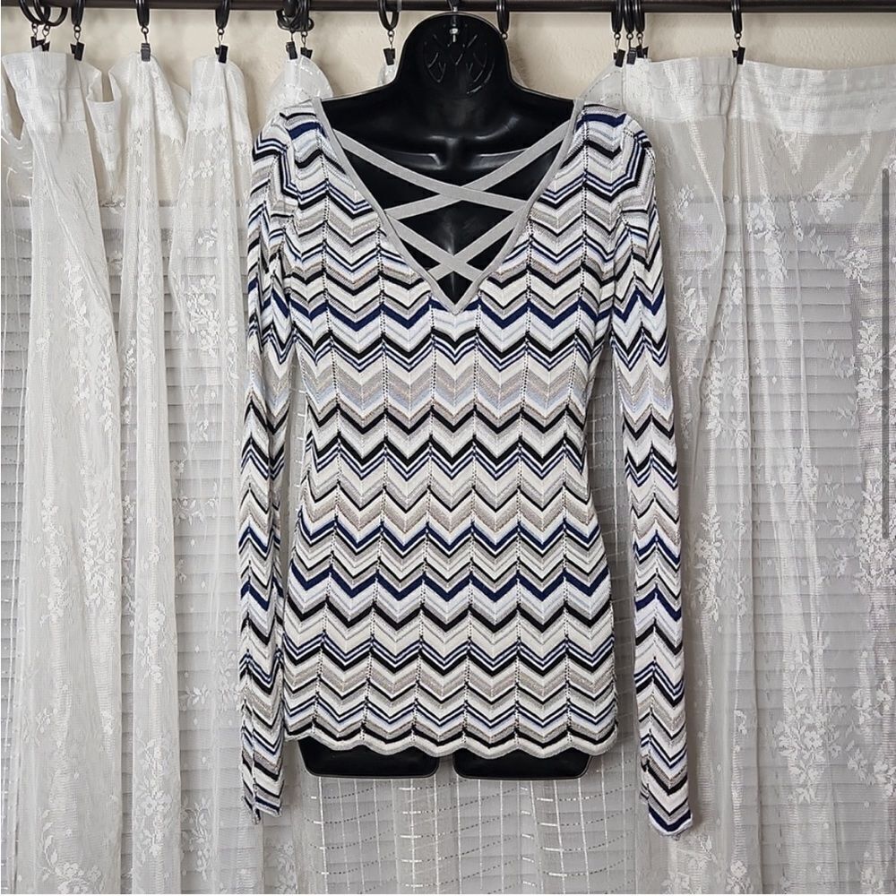 White House Black Market Chevron Long Sleeve Knit V-Neck Blouse Size Small